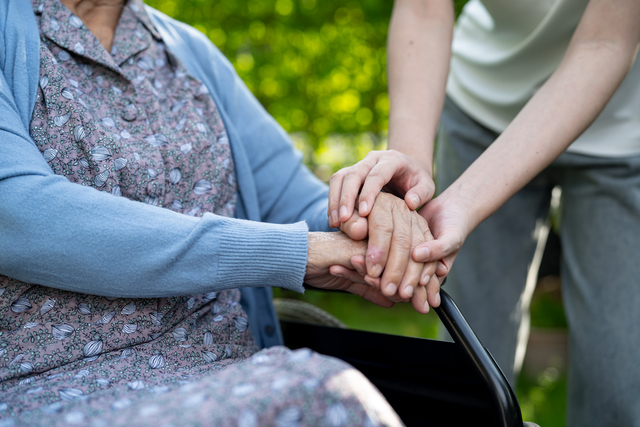 Palliative Care vs. Hospice Care: Understanding the Differences and Making the Right Choice